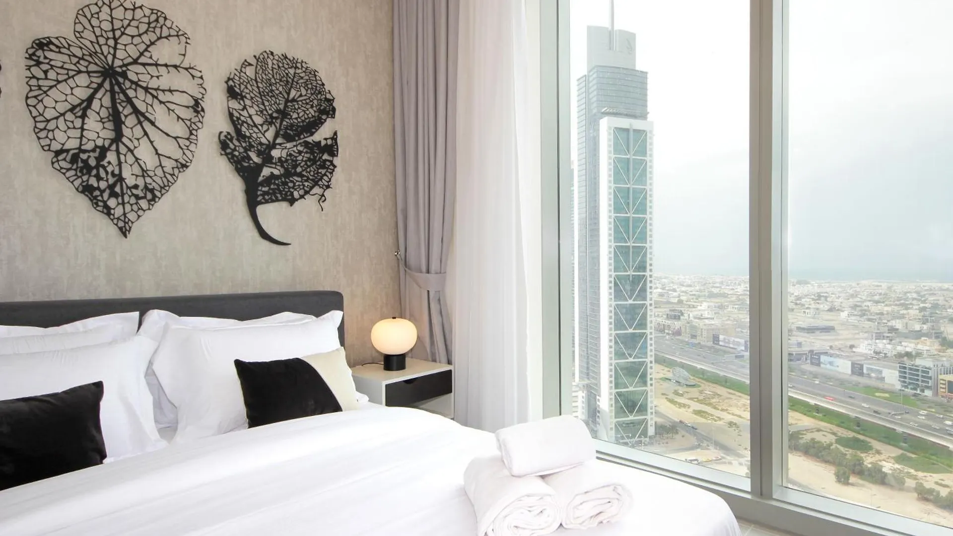 Downtown Luxury - Stunning 2Bhk With Sea View In Forte Towers, Downtown Dubai Apartment